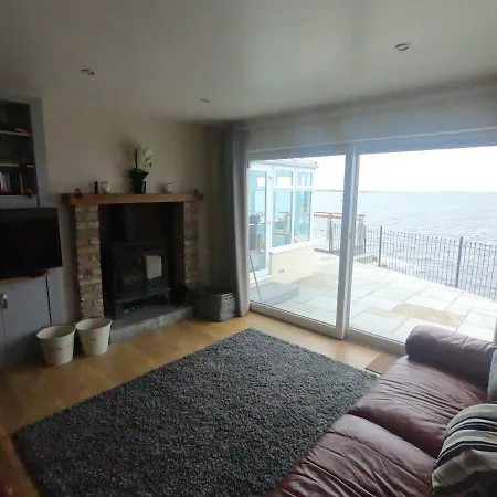 Waters Edge Ferienhaus *